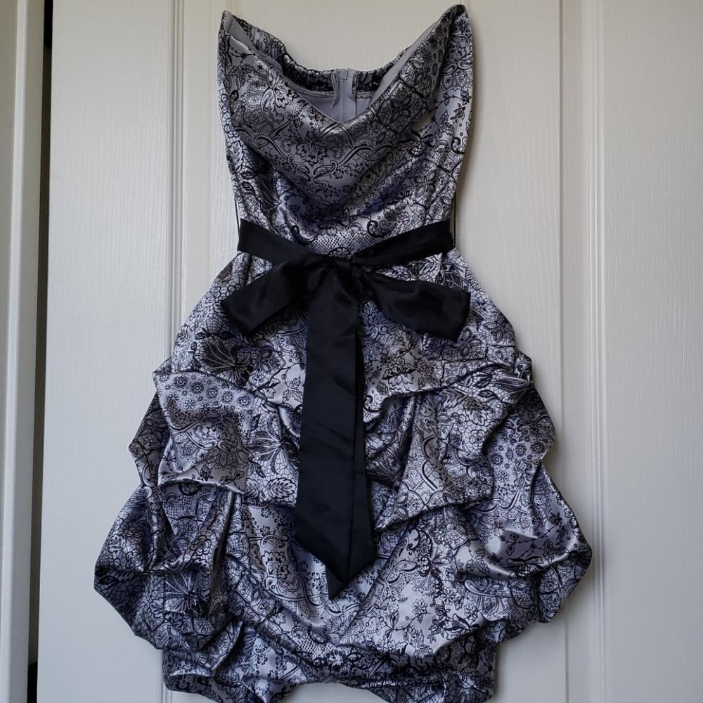 Dress - Picture 4 of 4